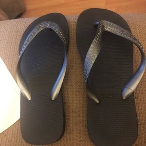 Havaianas grey flip flops size 5